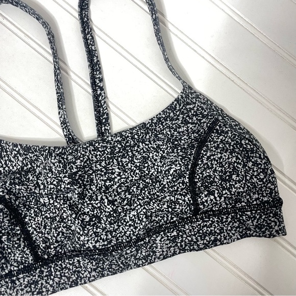 Lululemon Rise and Run Sports Bra Flahsback Static Black White Sz 6 408 - Picture 6 of 6
